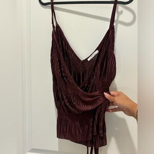 It’s a M but it also fit a S because U can decide how tight or loose to put it